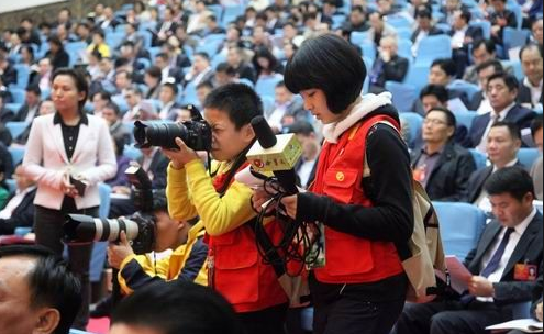 “江苏中小学生户外运动时间远低于国标 近视率反弹再敲警钟”